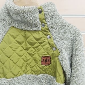 Brand New Alaska Chicks Pull Over